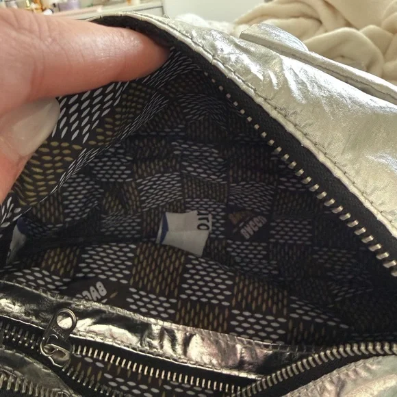 BAGGU Deadstock Silver Metallic Cargo Shoulder Bag - Picture 4 of 10